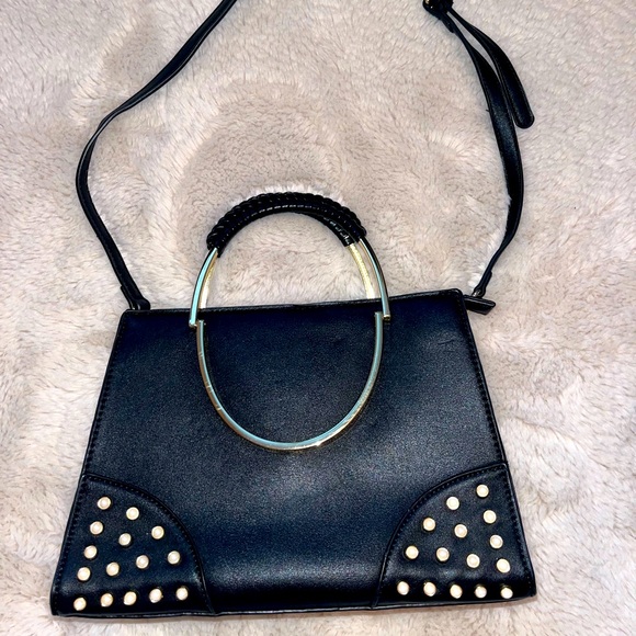 Stylish black purse with removable strap. Gold and pearl like accents - Picture 1 of 6